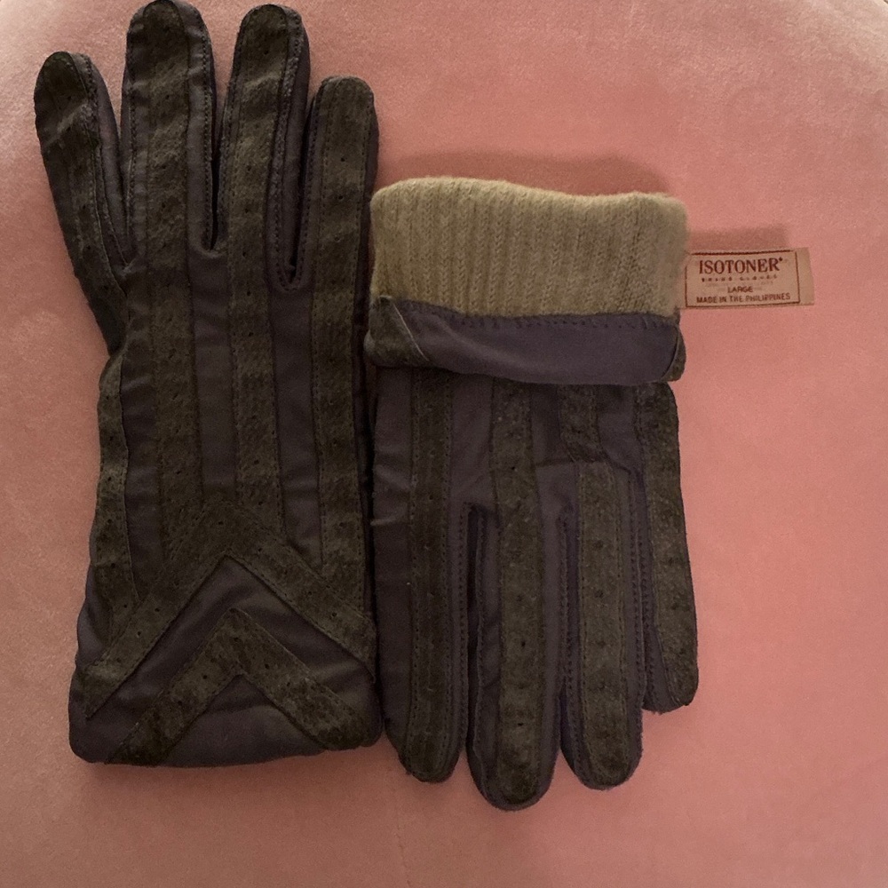 Isotoner Men's Grey Gloves